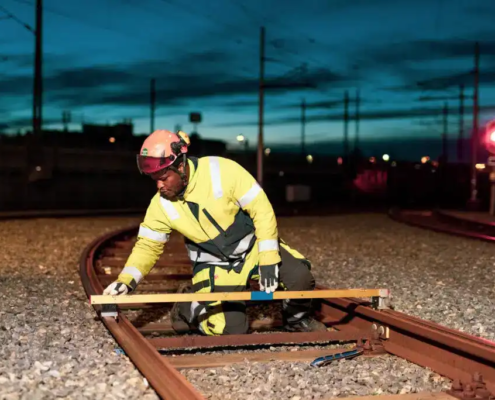 Banteknik är det som syns på marken på järnvägen, räler, sliper, och växlar